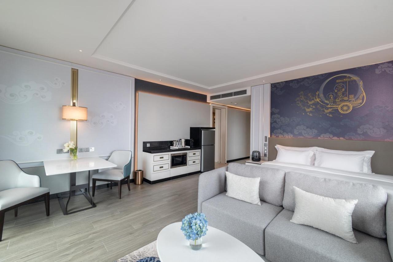 Grande Centre Point Surawong Bangkok Hotell Eksteriør bilde A suite at the hotel