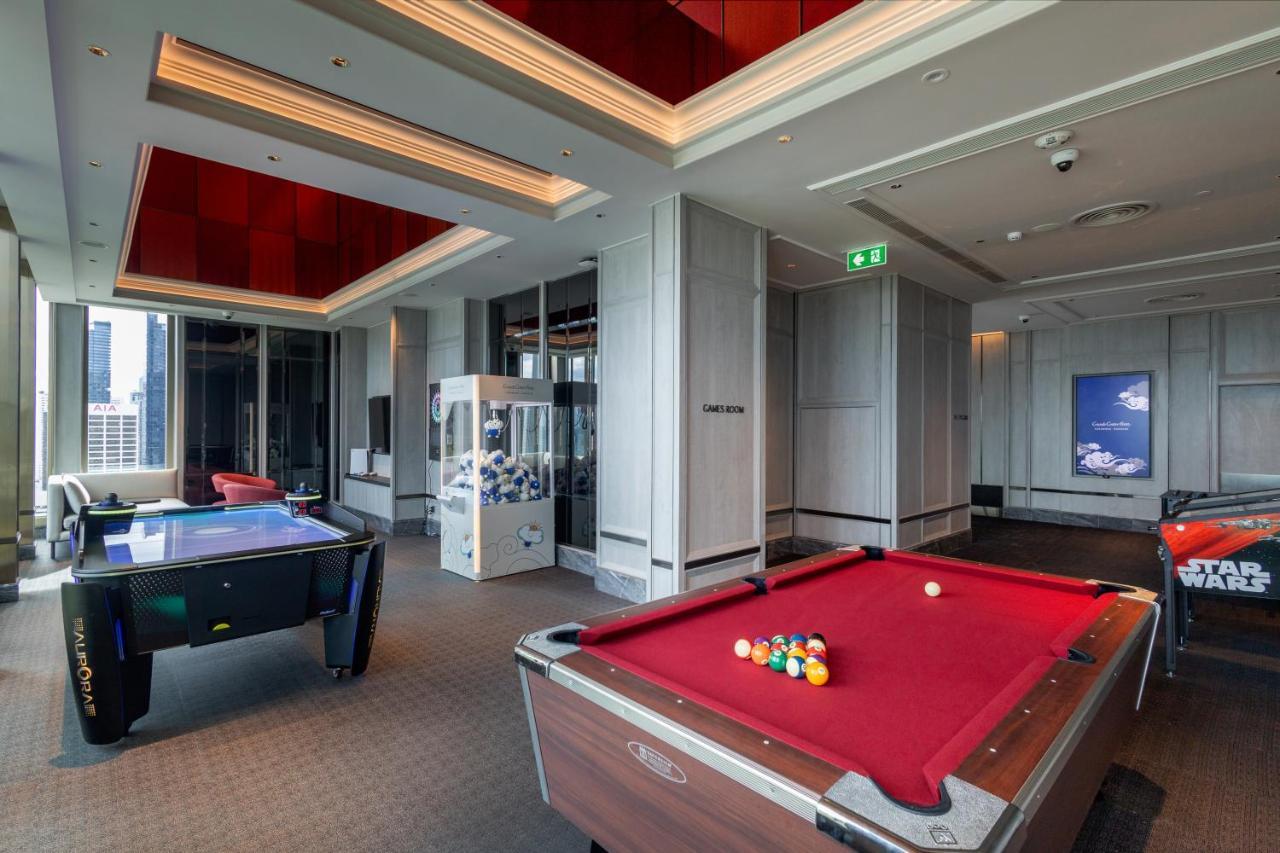 Grande Centre Point Surawong Bangkok Hotell Eksteriør bilde The games room