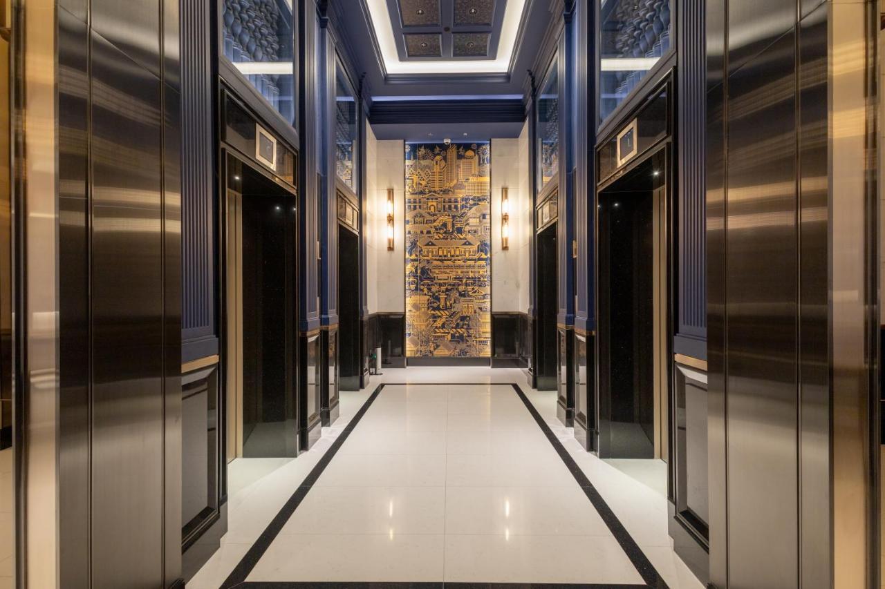 Grande Centre Point Surawong Bangkok Hotell Eksteriør bilde The elevator lobby