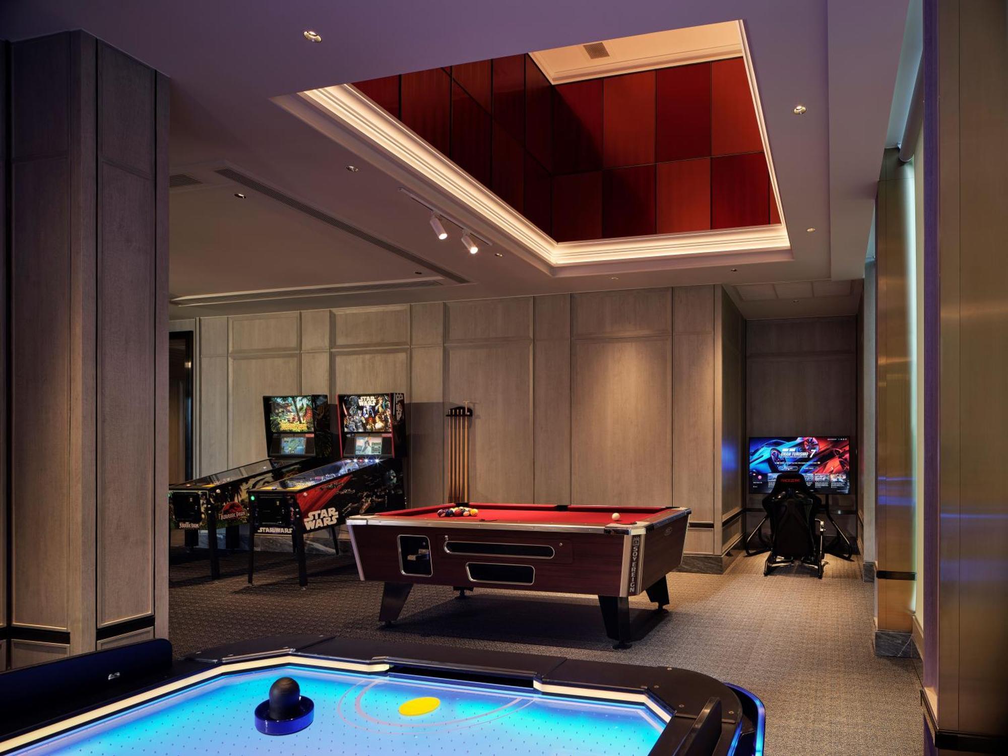 Grande Centre Point Surawong Bangkok Hotell Eksteriør bilde The game room