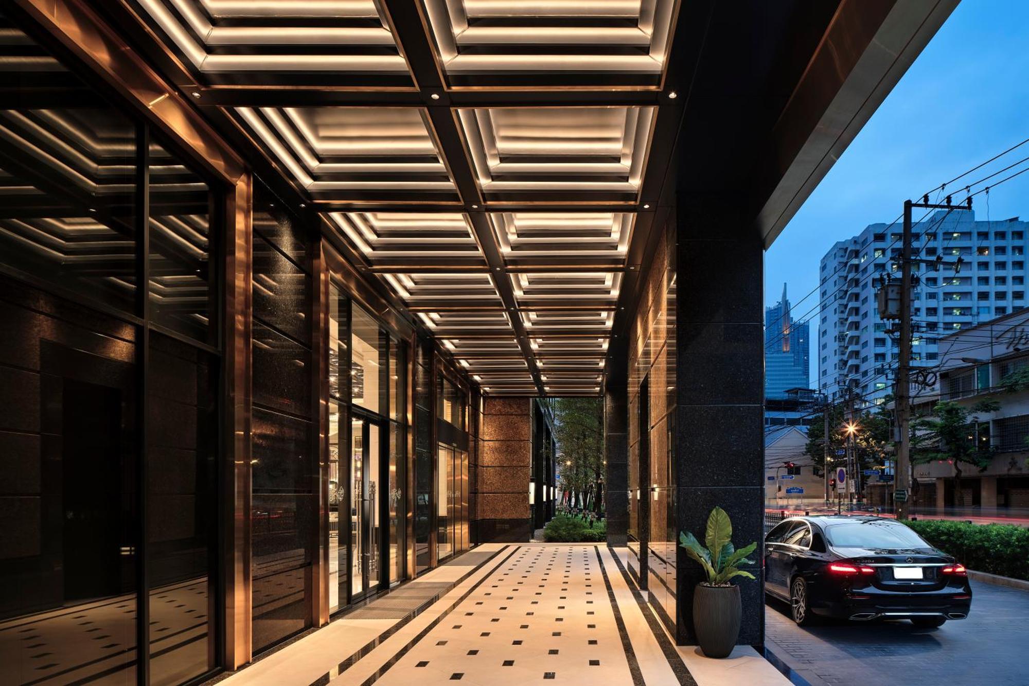 Grande Centre Point Surawong Bangkok Hotell Eksteriør bilde The entrance of the hotel