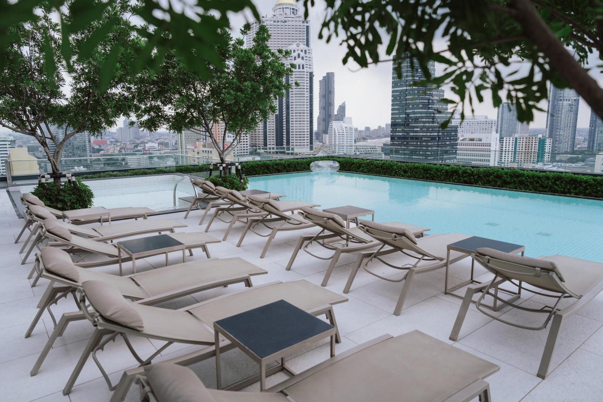Grande Centre Point Surawong Bangkok Hotell Eksteriør bilde The pool at the 39th floor