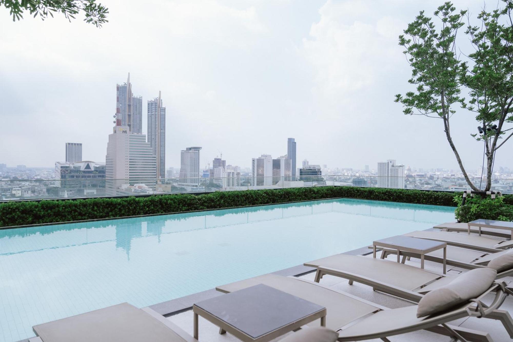 Grande Centre Point Surawong Bangkok Hotell Eksteriør bilde The pool at the 33rd floor